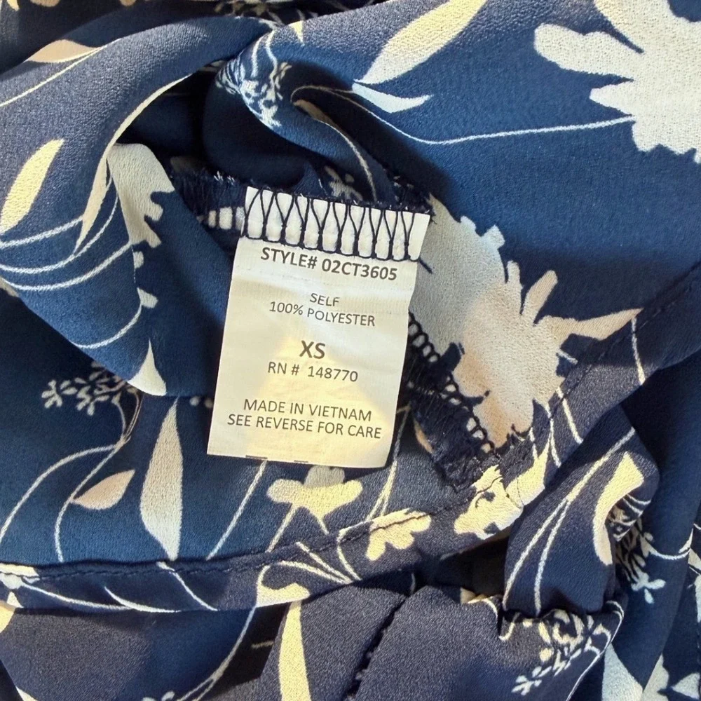 Sienna Sky Navy Blue White Floral Peplum V-Neck Flutter‎ Sleeve Top XS